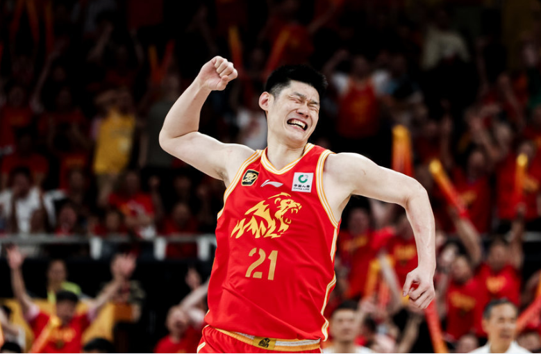 bandao-广厦半场49-49上海：胡金秋22分大爆发 张镇麟王哲林陷犯麻烦规
